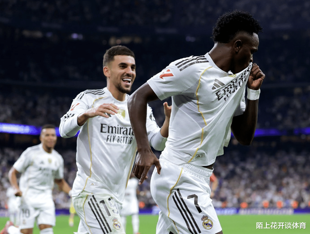 维尼修斯双响造红牌！姆巴佩破门伤退，皇马3-1黄潜重返西甲第一